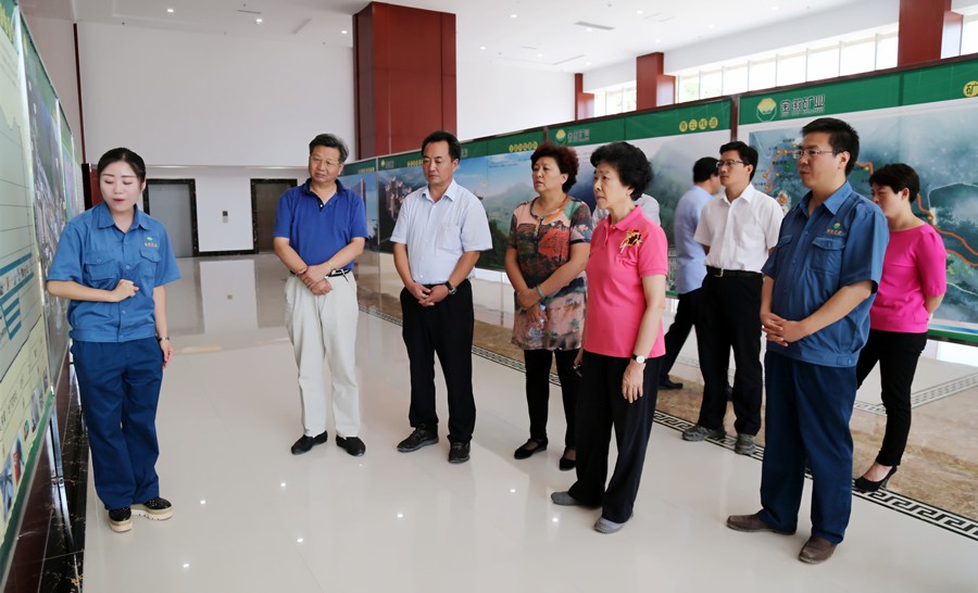 1-2015年8月，全國(guó)政協(xié)副主席、中國(guó)科學(xué)院院士王志珍一行蒞臨金徽股份調(diào)研。.jpg