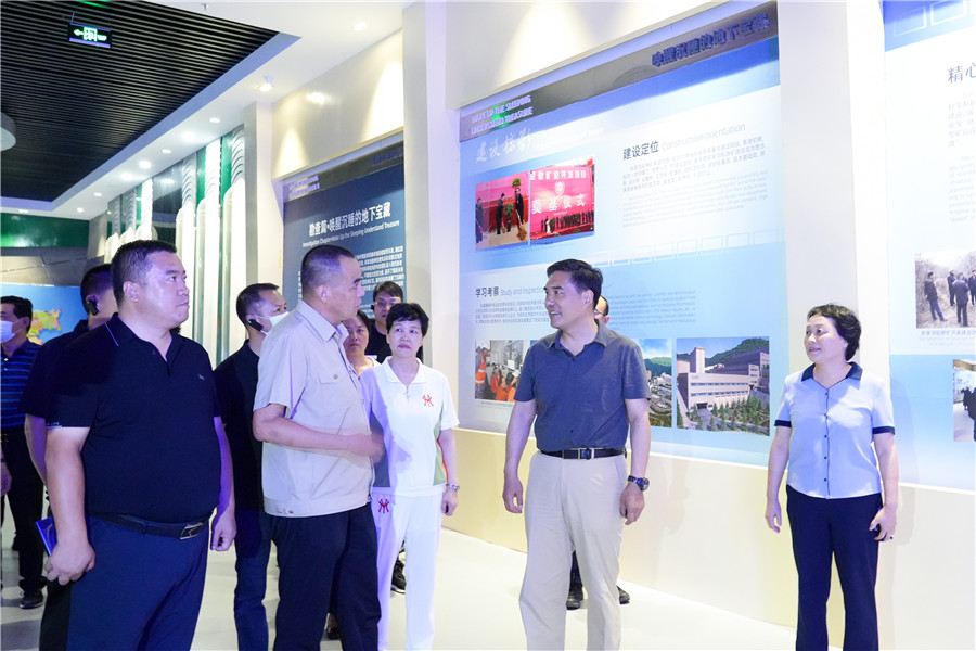 12-2022年8月，省委常委、省委統(tǒng)戰(zhàn)部長(zhǎng)孫雪濤帶領(lǐng)帶領(lǐng)全省黨外代表人士考察團(tuán)蒞臨金徽股份調(diào)研指導(dǎo)。.jpg
