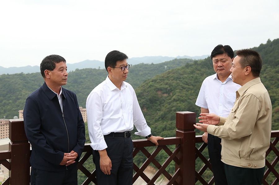 13-2021年8月，省委常委、副省長(zhǎng)張錦剛蒞臨公司檢查指導(dǎo)工作。.jpg
