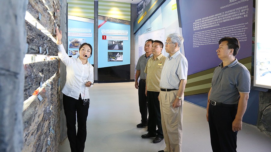 18-2020年8月，原四川省委書記、省人大常委會(huì)主任，中共第十六屆中央委員，第十一屆全國(guó)人大常委會(huì)委員張學(xué)忠蒞臨金徽股份參觀。.jpg
