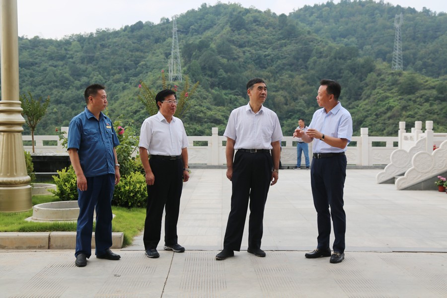 24-2018年8月，全省綠色礦山建設(shè)現(xiàn)場(chǎng)會(huì)在金徽股份召開(kāi)，時(shí)任副省長(zhǎng)李斌出席會(huì)議并做重要講話。.jpg