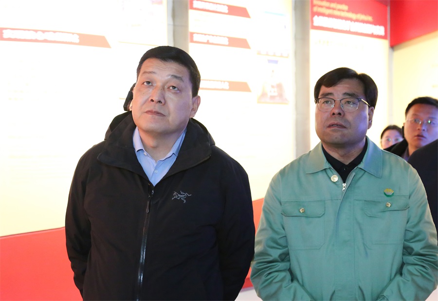 38-2023年12月，民建甘肅省委員會(huì)主任委員，全國(guó)政協(xié)委員，甘肅省政協(xié)常委，省生態(tài)環(huán)境廳廳長(zhǎng)，省核安全局局長(zhǎng)葛建團(tuán)蒞臨金徽股份調(diào)研。.jpg