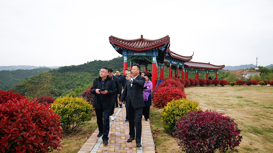 47-2020年4月，新華社甘肅分社社長(zhǎng)任衛(wèi)東蒞臨金徽股份調(diào)研金融服務(wù)實(shí)體經(jīng)濟(jì)及疫后企業(yè)復(fù)工情況。.jpg
