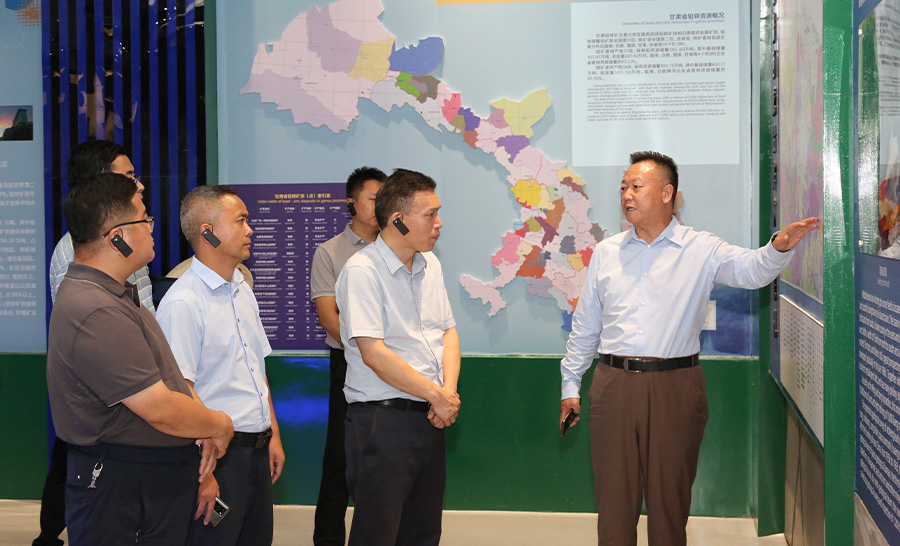 10.3-2022年08月，省科技廳副廳長(zhǎng)牛振明蒞臨金徽股份指導(dǎo)工作。.jpg