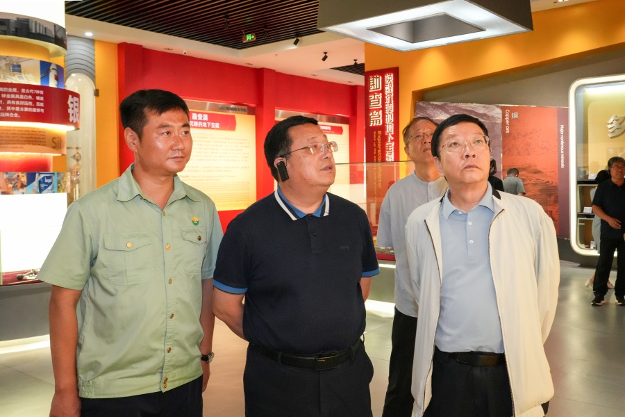 2024.06.23全國(guó)政協(xié)委員、 陜西省政協(xié)副主席、民建陜西省委會(huì)主委李忠民蒞臨金徽股份調(diào)研.jpg