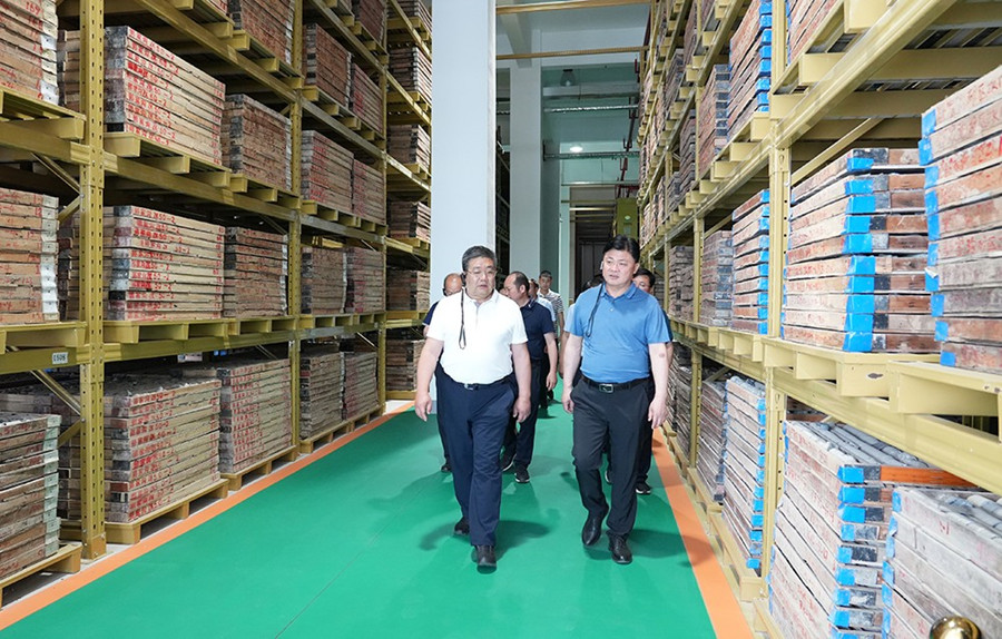 51-2022年6月，省農(nóng)業(yè)農(nóng)村廳一級(jí)巡視員朱寶瑩蒞臨金徽股份調(diào)研綠色礦山建設(shè)工作。.jpg