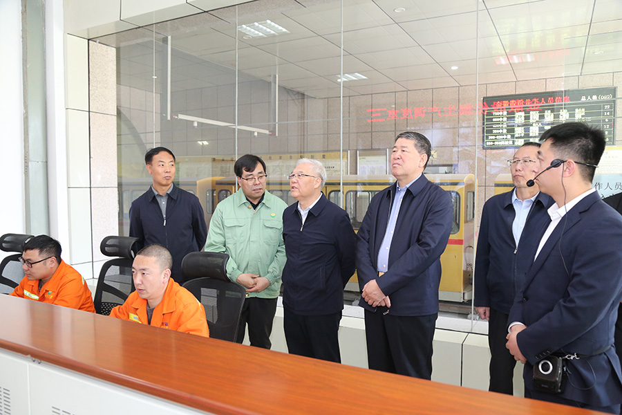 全國(guó)政協(xié)常委，省政協(xié)副主席，民進(jìn)中央常委、甘肅省主委尚勛武調(diào)研金徽股份時(shí)強(qiáng)調(diào)，要加強(qiáng)科技創(chuàng)新與人才培養(yǎng)。-900.jpg