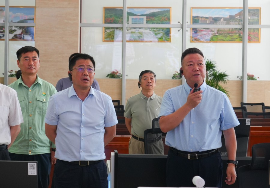 省自然資源廳黨組書記、廳長(zhǎng)張曉軍蒞臨金徽股份調(diào)研綠色礦山建設(shè)工作_副本.jpg